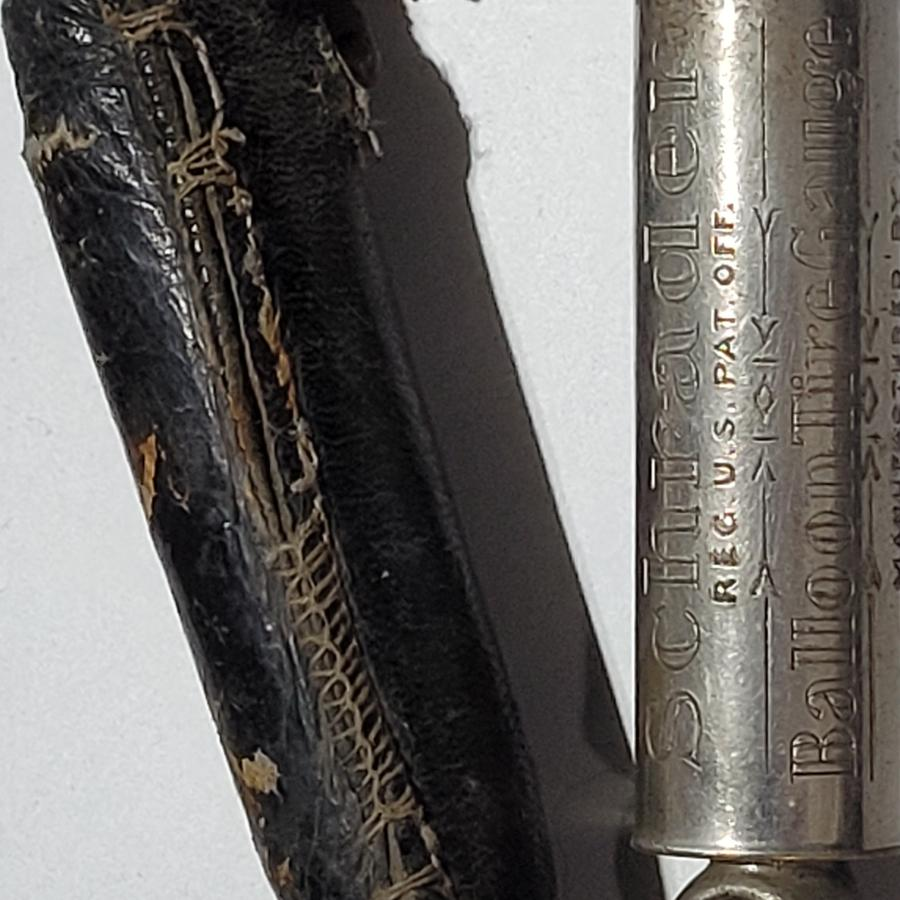 Schrader Balloon Tire Gauge with Leather Case alt 4